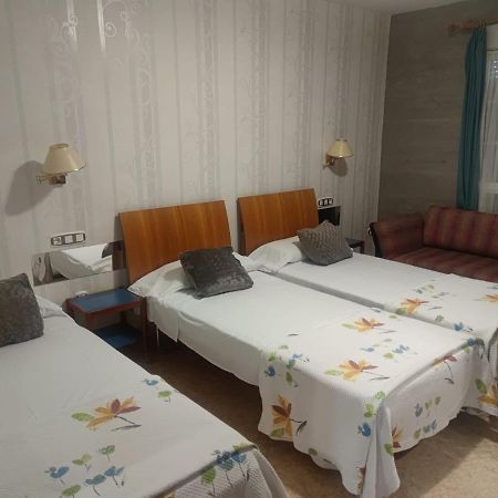Hostal Burbia Villafranca Del Bierzo Luaran gambar