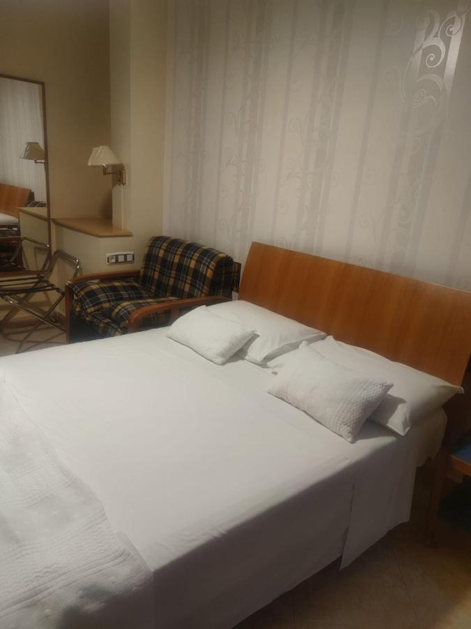 Hostal Burbia Villafranca Del Bierzo Luaran gambar
