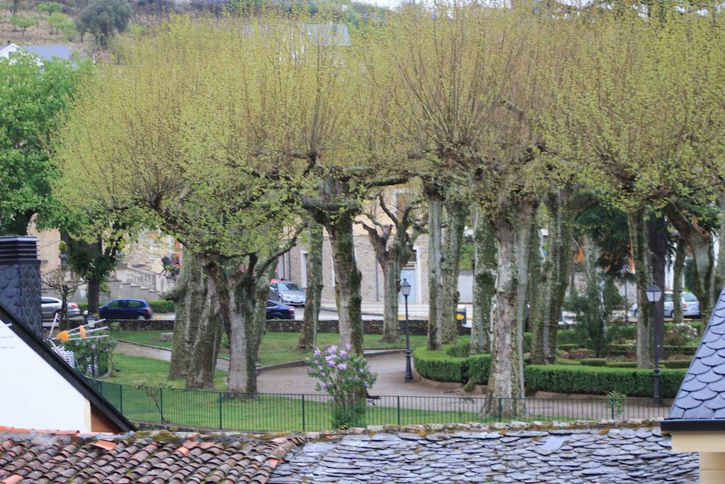 Hostal Burbia Villafranca Del Bierzo Luaran gambar