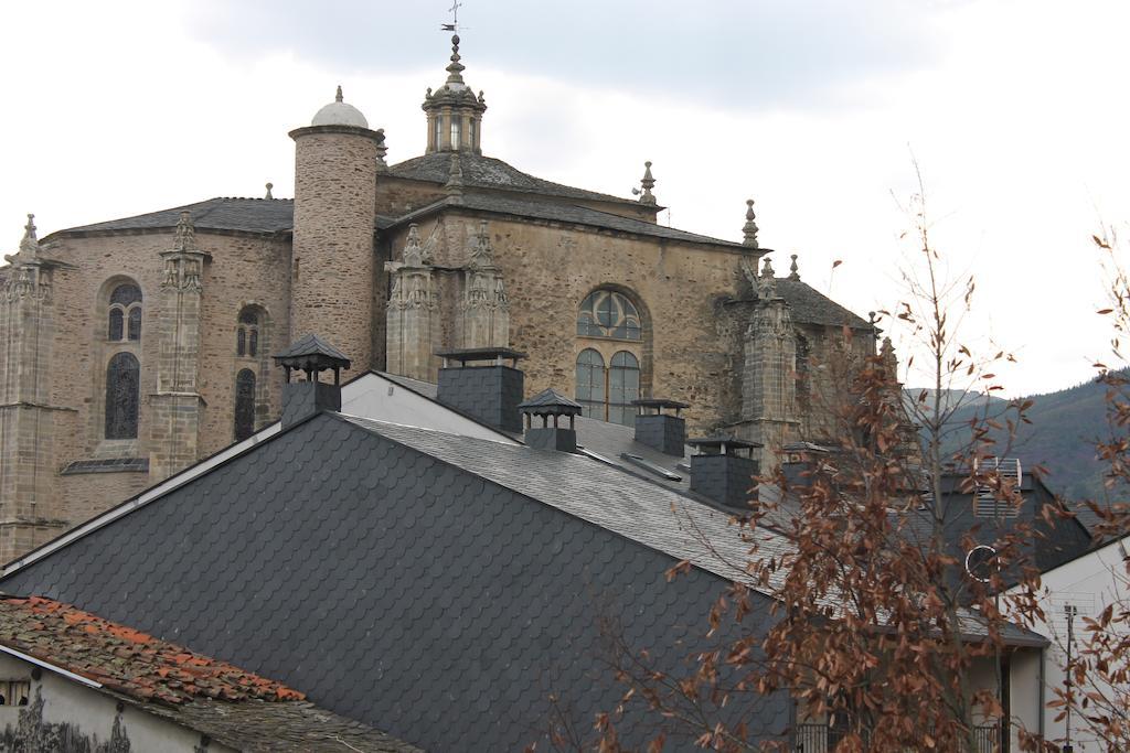 Hostal Burbia Villafranca Del Bierzo Luaran gambar
