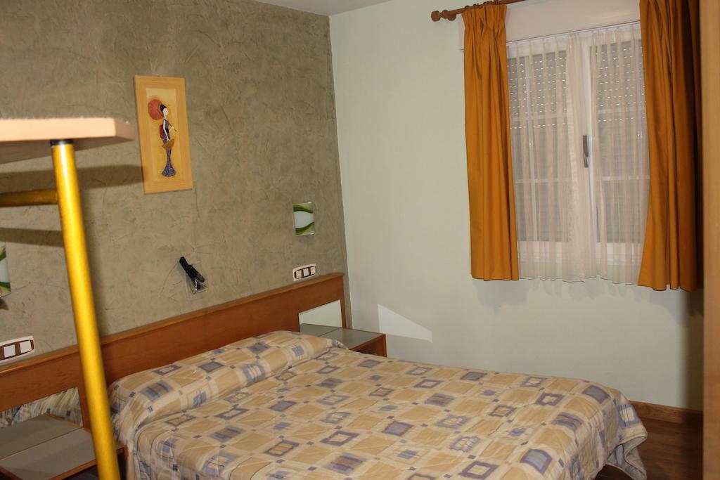 Hostal Burbia Villafranca Del Bierzo Luaran gambar