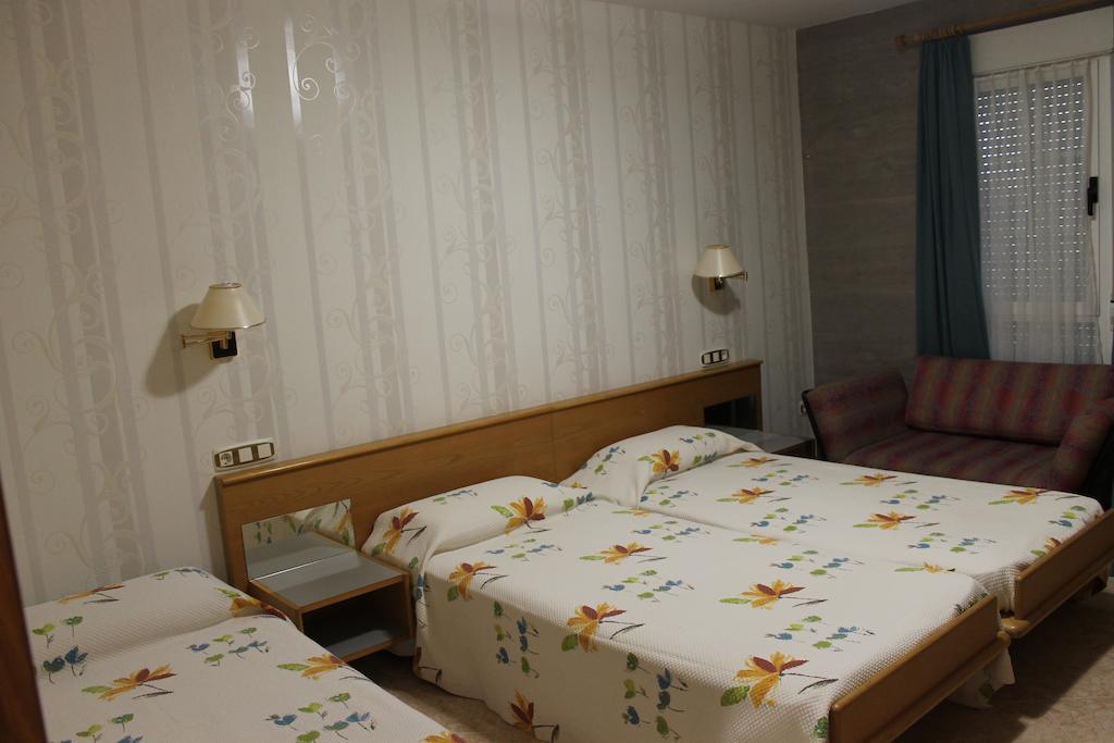 Hostal Burbia Villafranca Del Bierzo Luaran gambar