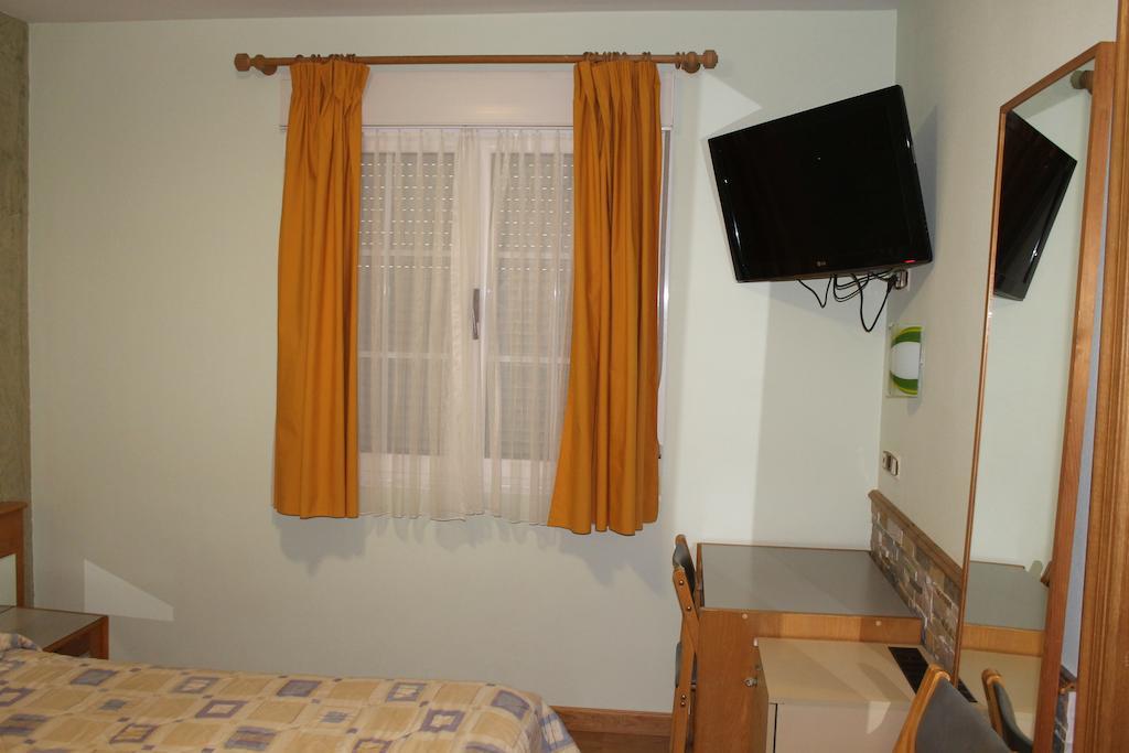 Hostal Burbia Villafranca Del Bierzo Luaran gambar