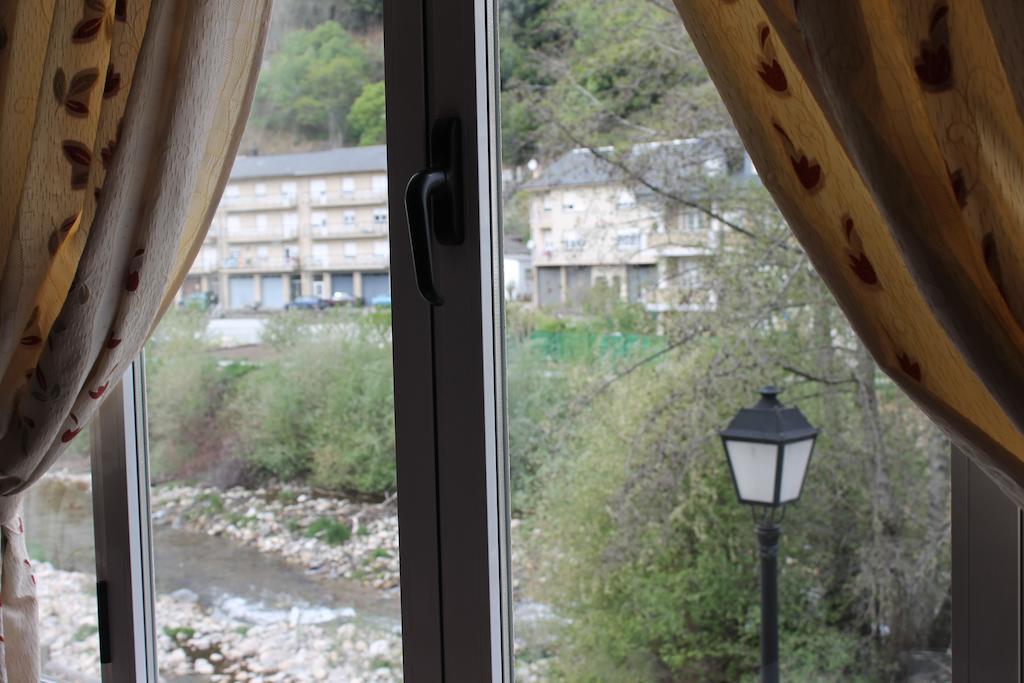 Hostal Burbia Villafranca Del Bierzo Bilik gambar