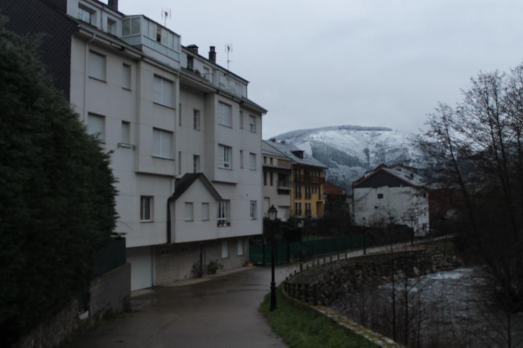 Hostal Burbia Villafranca Del Bierzo Luaran gambar
